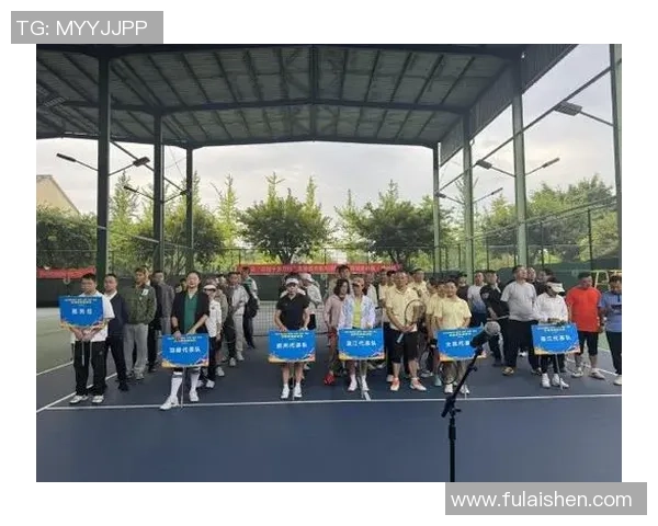 成都网球队的团队协作之道：网球巨献背后的默契与拼搏精神