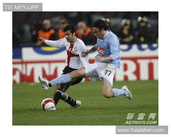 自由翱翔的足球明星展现无尽魅力与激情的精彩瞬间 自由翱翔的足球明星展现无尽魅力与激情的精彩瞬间