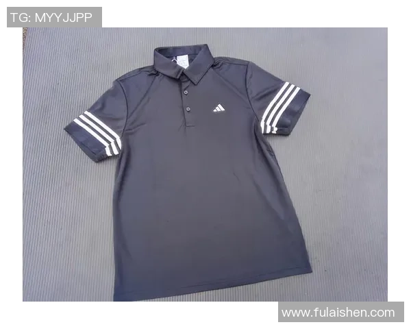 足球明星翻领polo衫时尚潮流引领者的运动风格与魅力展示 足球明星翻领polo衫时尚潮流引领者的运动风格与魅力展示
