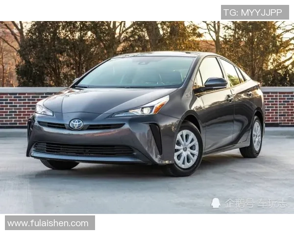 足球明星驾驶丰田普锐斯展现环保理念与运动精神的完美结合 足球明星驾驶丰田普锐斯展现环保理念与运动精神的完美结合